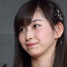 井上清華アナ ノースリーブからインナーチラ見え！！