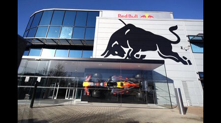 英紙「レッドブルのファクトリーのスタッフたちがマルコ博士とミンツラフCEOの態度に不快感」