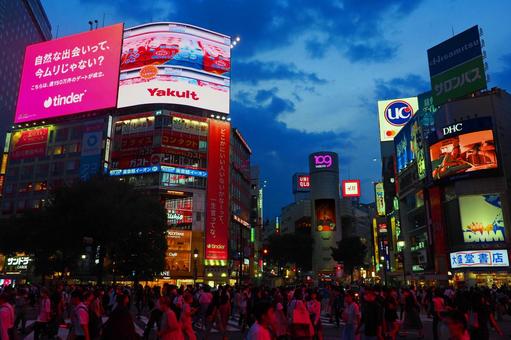【憧れ】 若者たち気づく「東京ってイベント多い以外は何も住むメリットないじゃん」上京するZ世代が激減