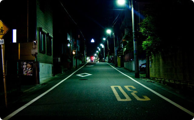 【不気味】 『夜中に外で鳴り続けるクラクション』という話が想像以上に気味が悪い