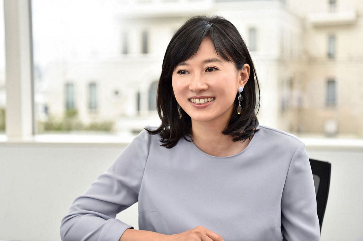 【激変】菊川怜（４６）ショートヘアにして雰囲気ガラリ「宝塚の男役っぽい」www