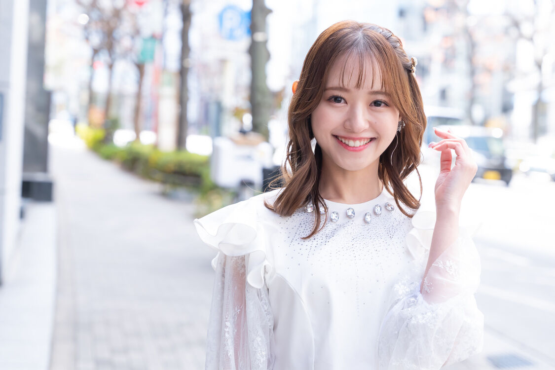 【話題沸騰】突如始球式にあらわれた　『ミニスカ ポニテ美女』が可愛いすぎるwww