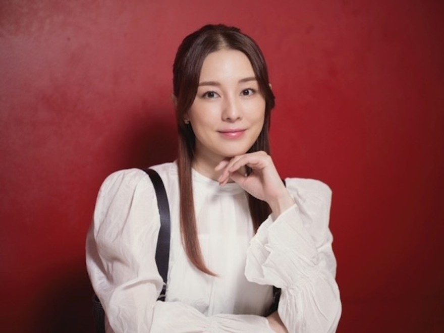 【激変】伊藤歩　すっきりボブにイメチェン w しかも手編みのニット？