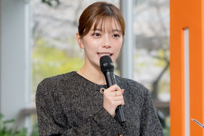 【朗報】三谷紬　ぴったりニット姿が非常にけしからんwww