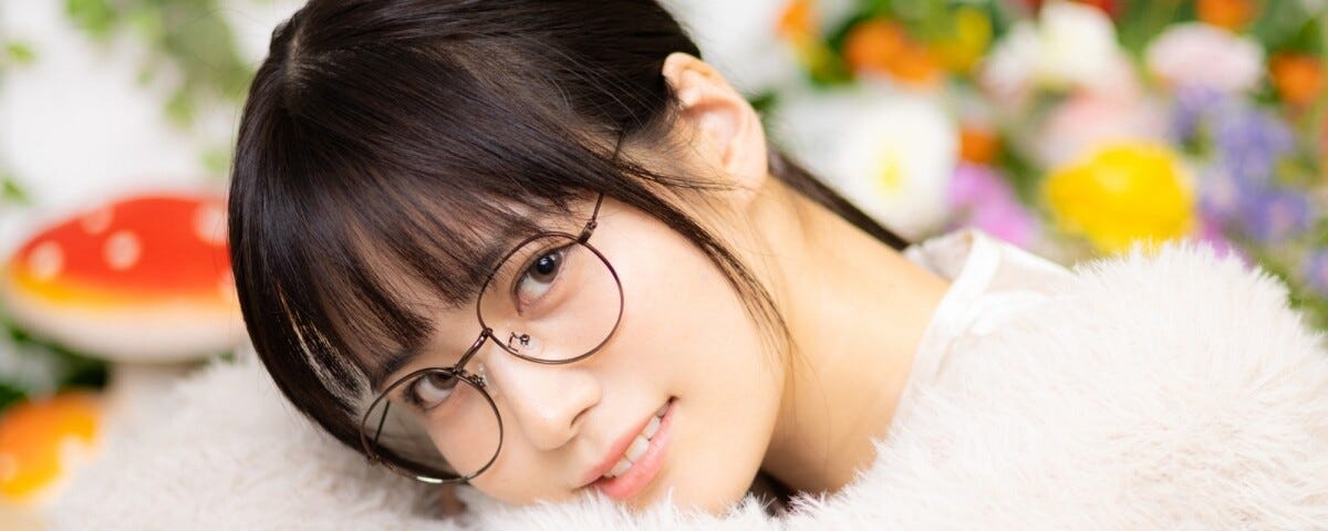 【激怒】人気グラドルが写真を無断で広告にされる！しかもAIで男性と…www