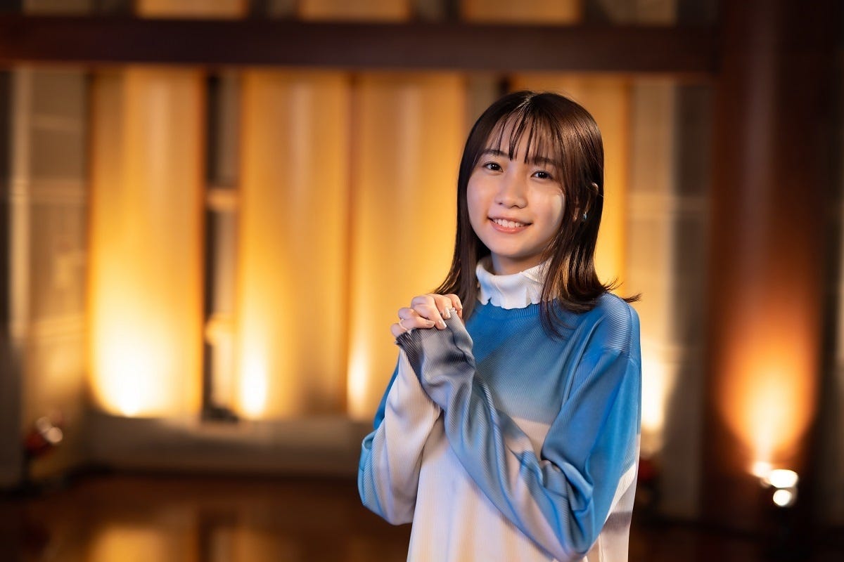 すげええええ！！ YOASOBI　幾田りら、“超ミニスカ”で激レア生足披露 www