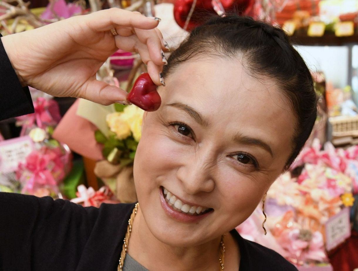 【悲報】元おニャン子・メンバー 58歳 『夜間頻尿』CM 出演で謝罪www