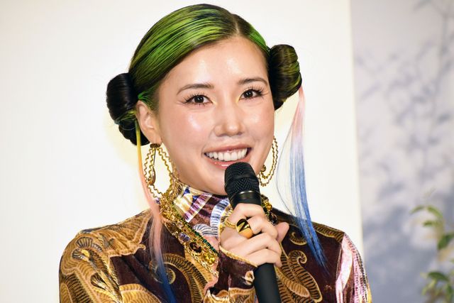 【眼福】仲里依紗　美バスト際立つドレス姿が非常にけしからんwww