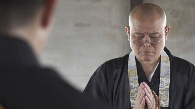 【仰天】人気お笑い芸人が「僧侶」になった！日本仏教協会顧問に就任って、ガチやん www