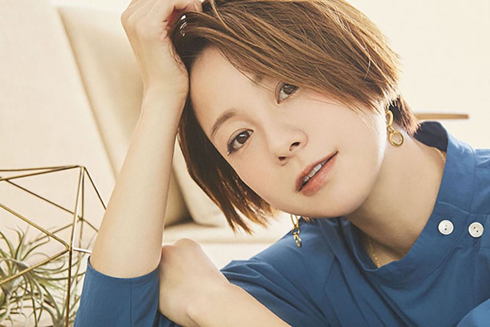 【歓喜】稲本潤一、引退会見で妻でモデルの田中美保が登壇 www