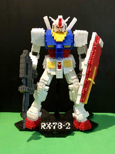 ガンダムをアイロンビーズで立体化 約700パーツを自作しメガサイズモデル超えの大作を完成した職人がすごすぎ アニゲー好きのうずきんブログ ガンダムをアイロンビーズで立体化 約700パーツを自作しメガサイズモデル超えの大作を完成した職人がすごすぎ アニゲー好きのうずきんブログ
