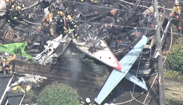 調布の住宅街にセスナ機が墜落 3人が死亡 帝國速報 調布の住宅街にセスナ機が墜落 3人が死亡 帝國速報