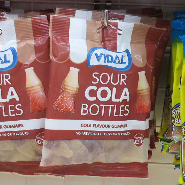 100円 sour cola bottles01