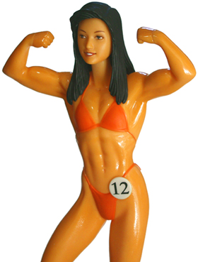 女性ボディビルダーのフィギュアは、玩具の卸販売をしている久保商店が、サブ・ゼロのブランド名で製造した。 subzero female bodybuilding 01