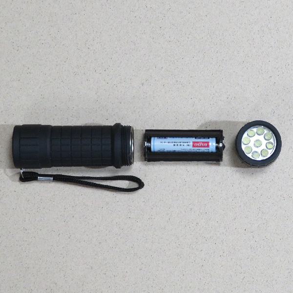 100円懐中電灯02
