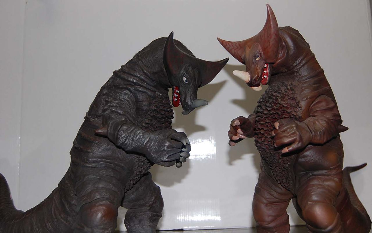 CCP （究極の） ゴモラ vs. パイロットエース : バルタン星人の部屋