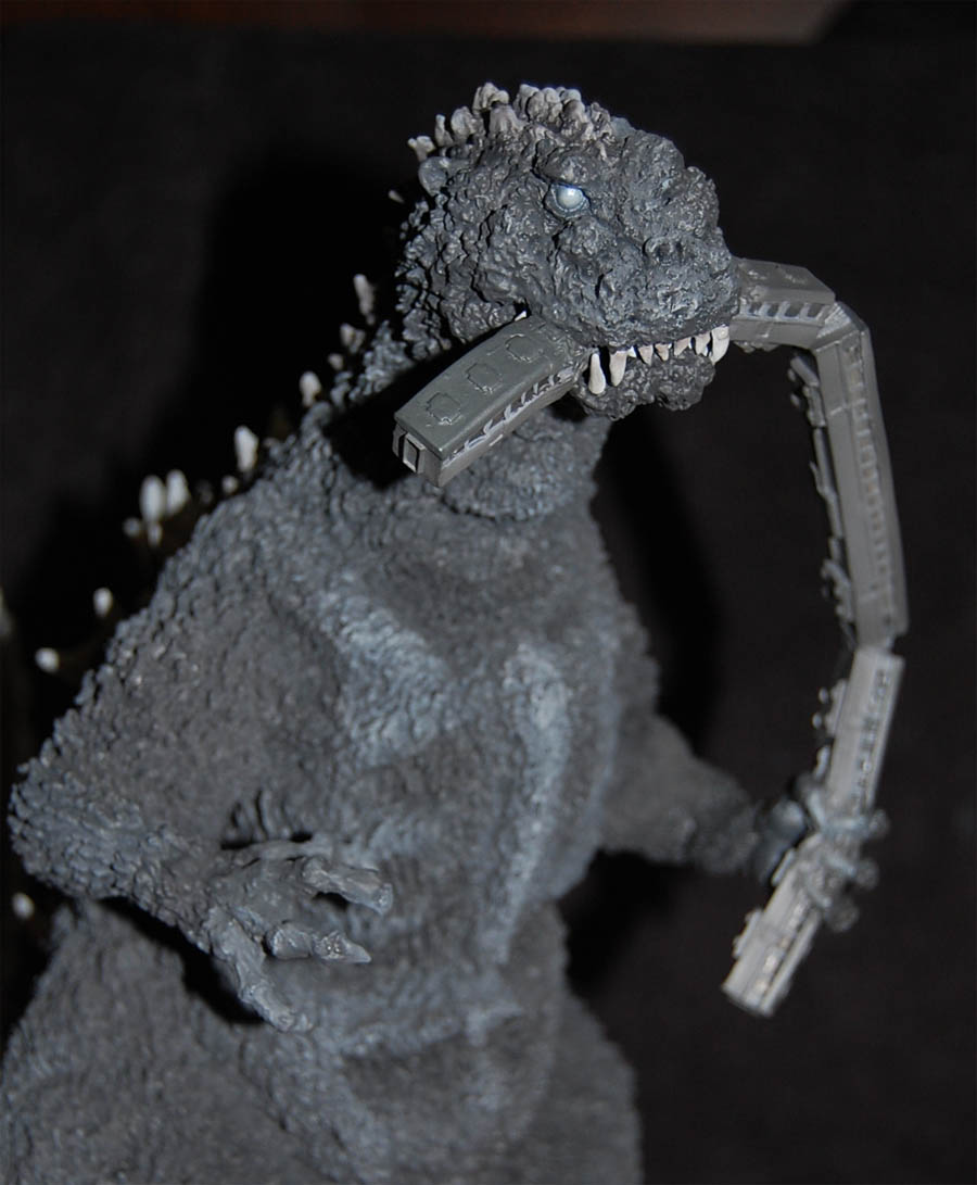 エクスプラス ゴジラ1954 電車咥えモノクロver. 東宝30cmシリーズ