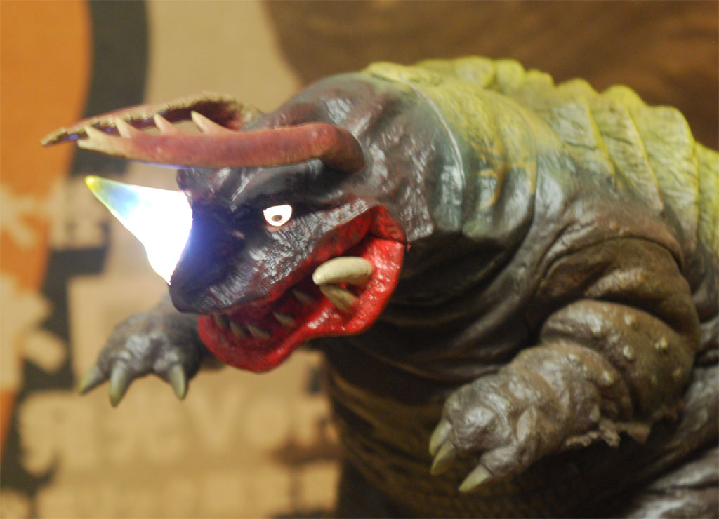 ひ*な様 エクスプラス　ネロンガ エクスプラスの「大怪獣シリーズ ネロンガ」が新たに「発光Ver