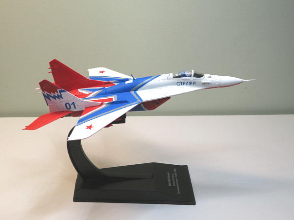 レビュー エアファイター コレクション Mig-29 フルクラム - ビルの谷間で暮らす、田舎の原付野郎