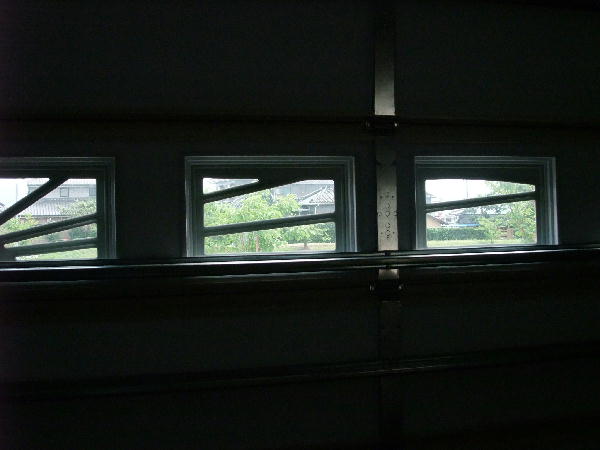 ガレージドアにｕｖカットシート ビークロス好きの変なおじさん日記