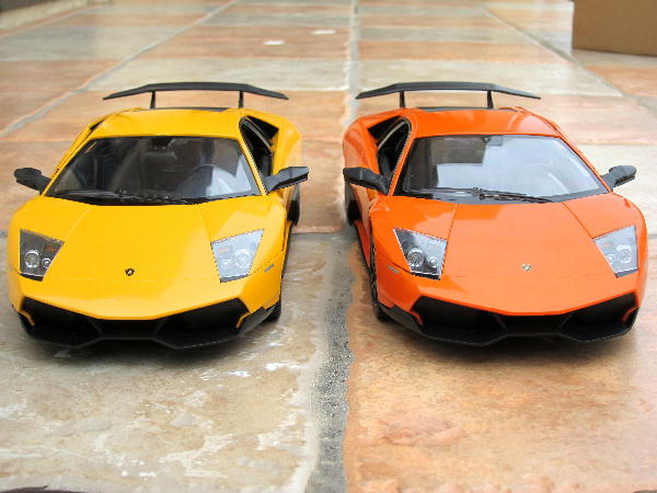 ランボルギーニ・ムルシェラゴ スーパーカーRCカー2台セット