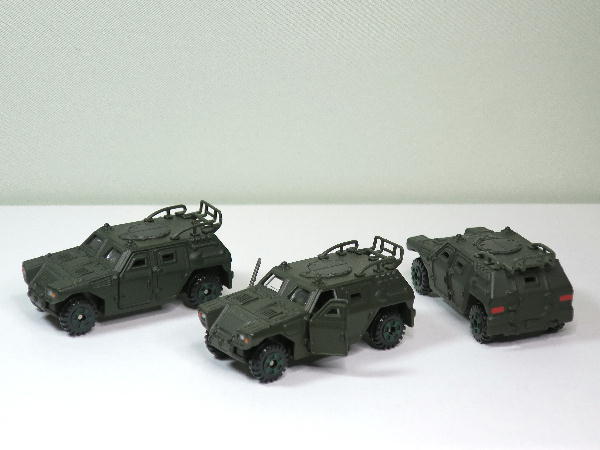 トミカ トイザらス オリジナル 自衛隊 軽装甲機動車 トミカ トイザらスオリジナル 自衛隊 軽装甲機動車 2台セット