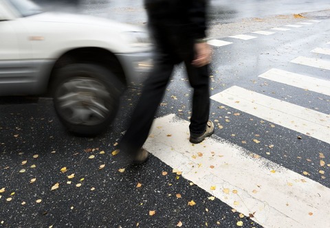 車さん、横断歩道に人いたら止まるの辞めた方が良くないか？ｗ