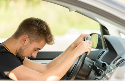 高速道路走ってる時だけ急激に眠くな