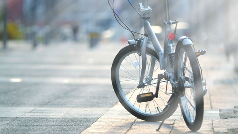 交通事故に遭ったんだがこちら自転車で相手がトレーラーなら過失割合10:90って普通？