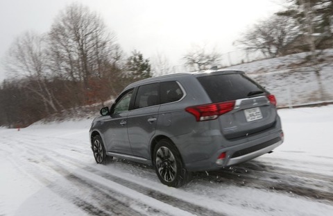 今回の豪雪で車はSUVが最高だと分かったｗｗｗ