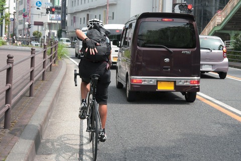 自転車で車道を走らない