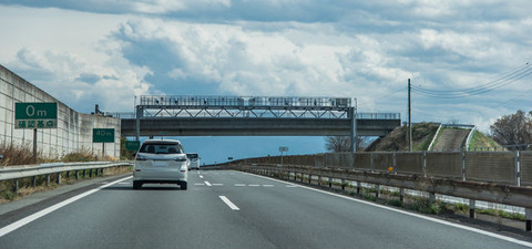 高速道路で何kmくらいスピード出して