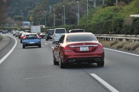 車の車線変更