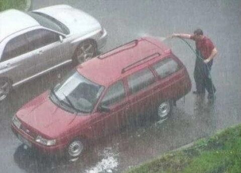 雨の中で洗車