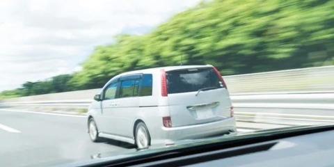 追い越し車線でノロノロ走ってる車と並走する奴ｗｗｗｗｗ