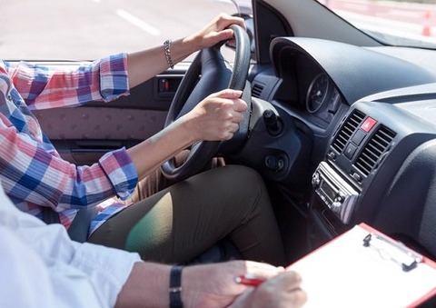 AT限定だと自動車メーカーに就職できない