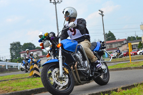 今バイク免許取りに行ってる