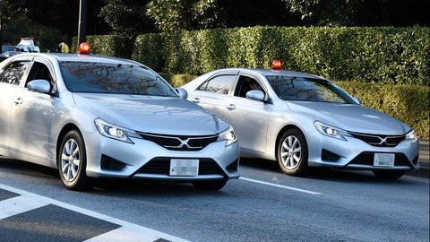 覆面パトカーの車種