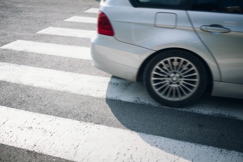 ワイ「信号赤やけど車全くおらんし渡るか」トッモ「いや信号くらい守ろうぜ」←これｗｗｗｗｗｗ