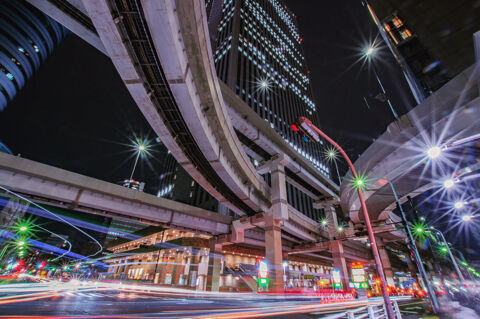 夜の高速道路のJCTで飲むコービー美味すぎて草