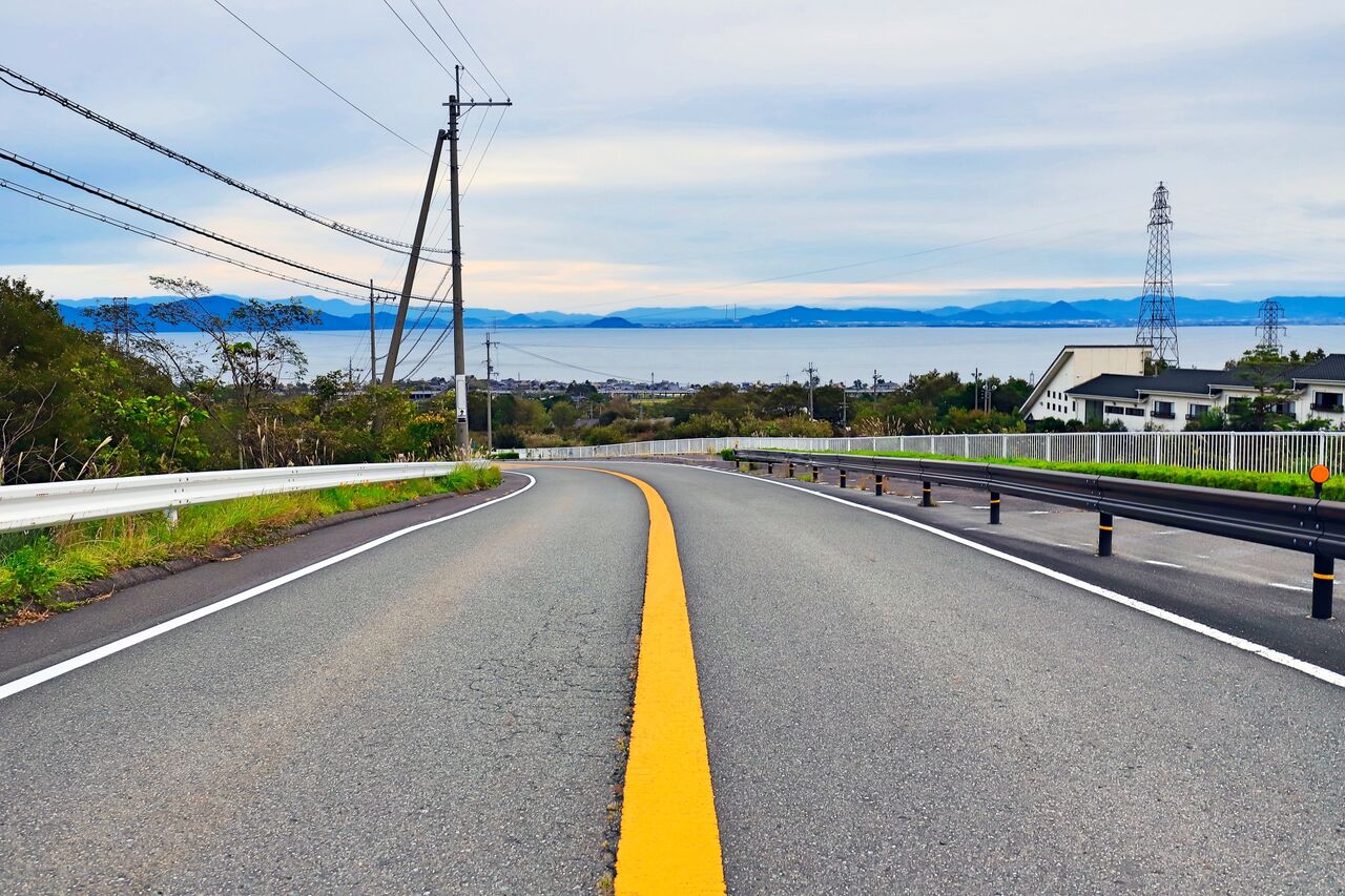片側一車線の道で普通に走ってる車を追い越すヤツさぁ! : 車速報
