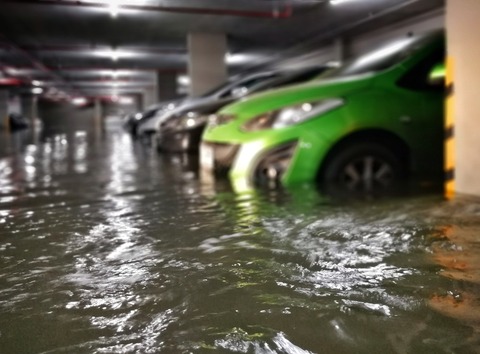 洪水で車が廃車