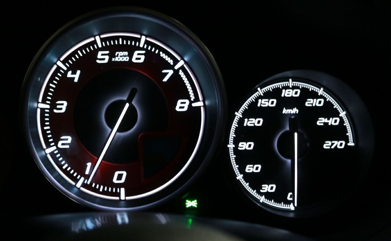 車のメーターはアナログが1番だよなwwwwww 車速報 車のメーターはアナログが1番だよなwwwwww 車速報