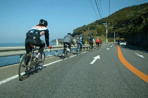 ロードバイク乗りって車運転してる時にコイツ邪魔だなぁって思わないの？