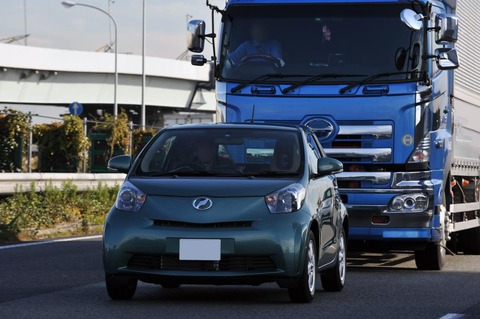 煽り運転やめろって言うけど後続みんな制限速度以内で走るとか時間の無駄じゃん！！