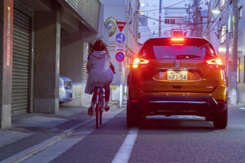 自転車乗ってたら駐車場から飛び出して来た車にひかれたんだがｗｗｗｗｗ