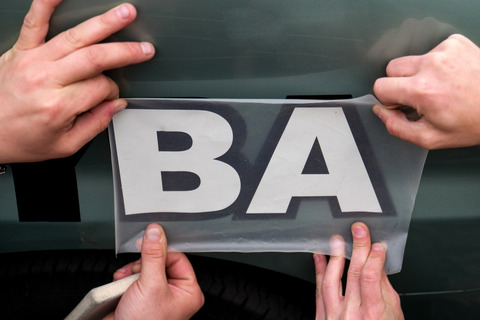 車にステッカー