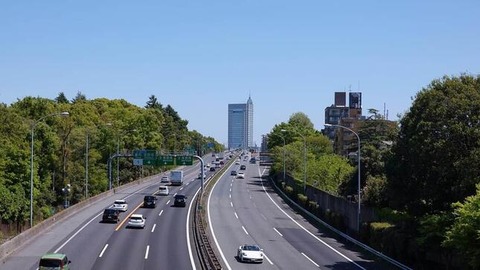 高速道路ってなんで金かかんの