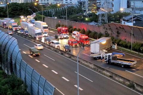 高速道路で事故った