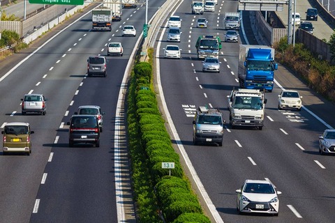 高速道路で軽が前塞いでた時の対処法ｗｗｗｗｗｗｗｗ